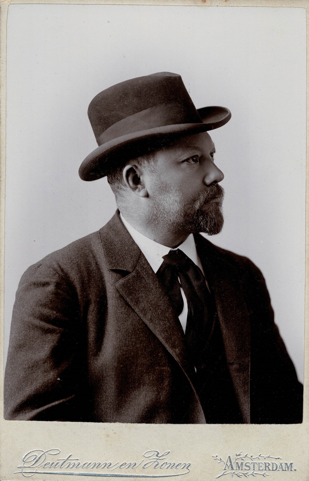 1900