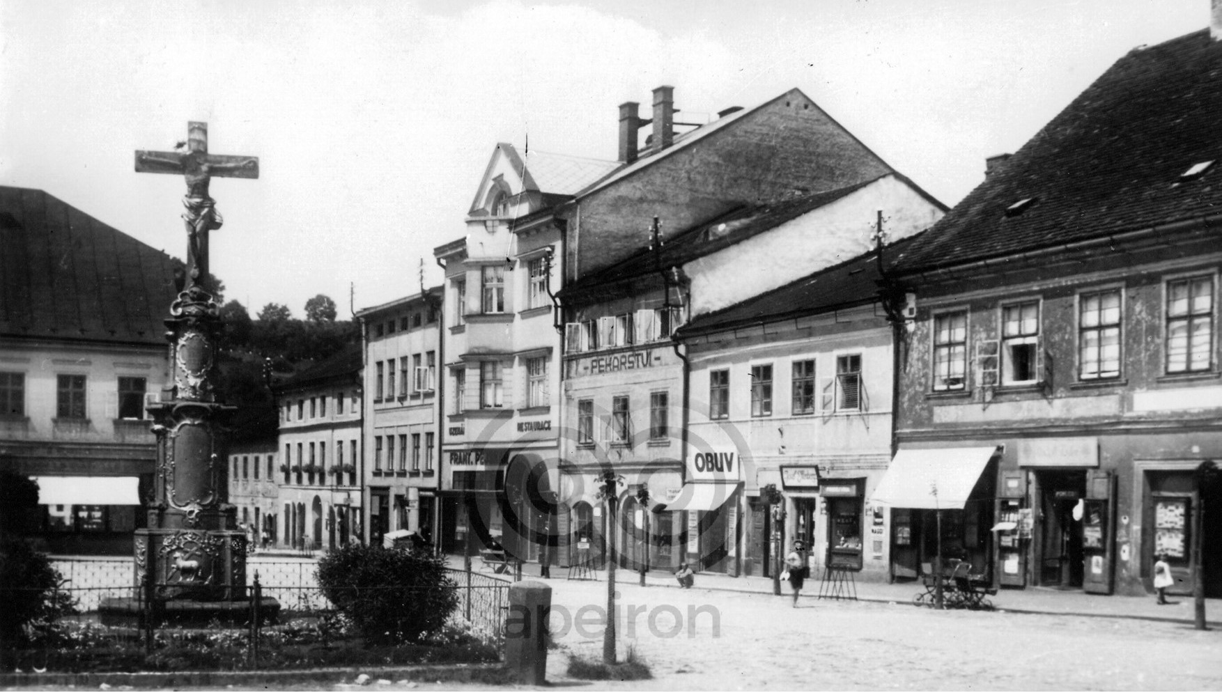 Elektrifikované náměstí v r. 1932, sbírka Milana Košťála