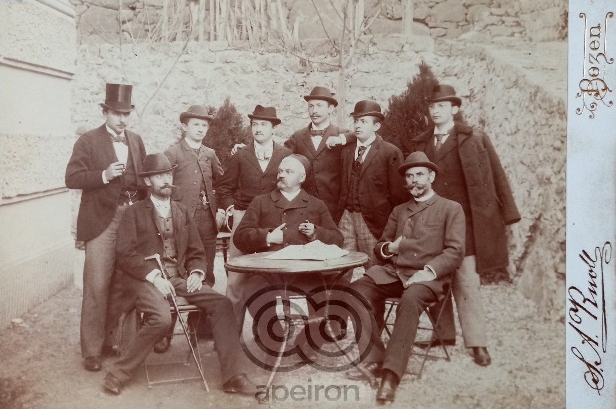 České kvarteto v Griesu, 1894; stojící první zleva O. Nedbal, třetí J. Suk, pátý K. Hoffmann a zcela vpravo O. Berger